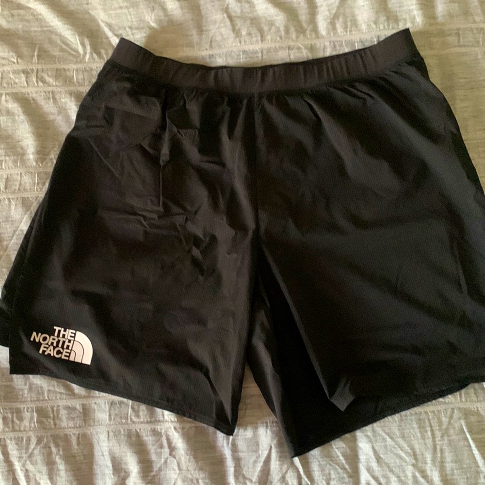 Men’s The North Face black shorts M